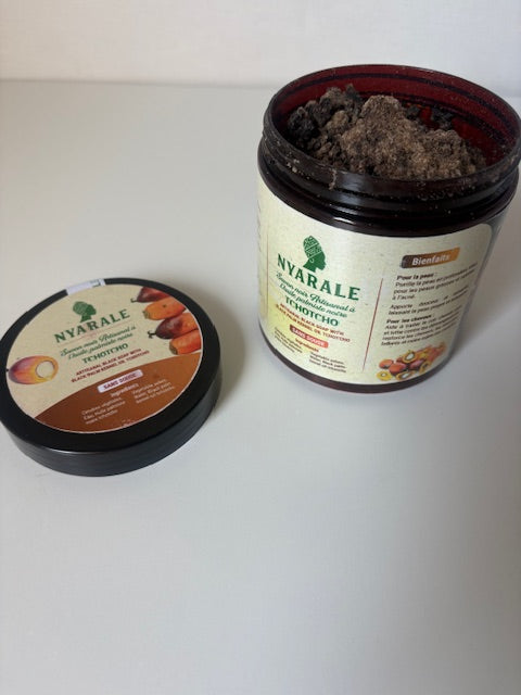 Savon Noir Artisanal à l’Huile de Palmiste Noire – Nettoyage & Hydratation Traditionnelle (500 g)
